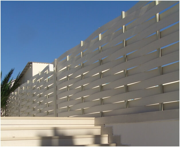 Забор из пластиковой доски