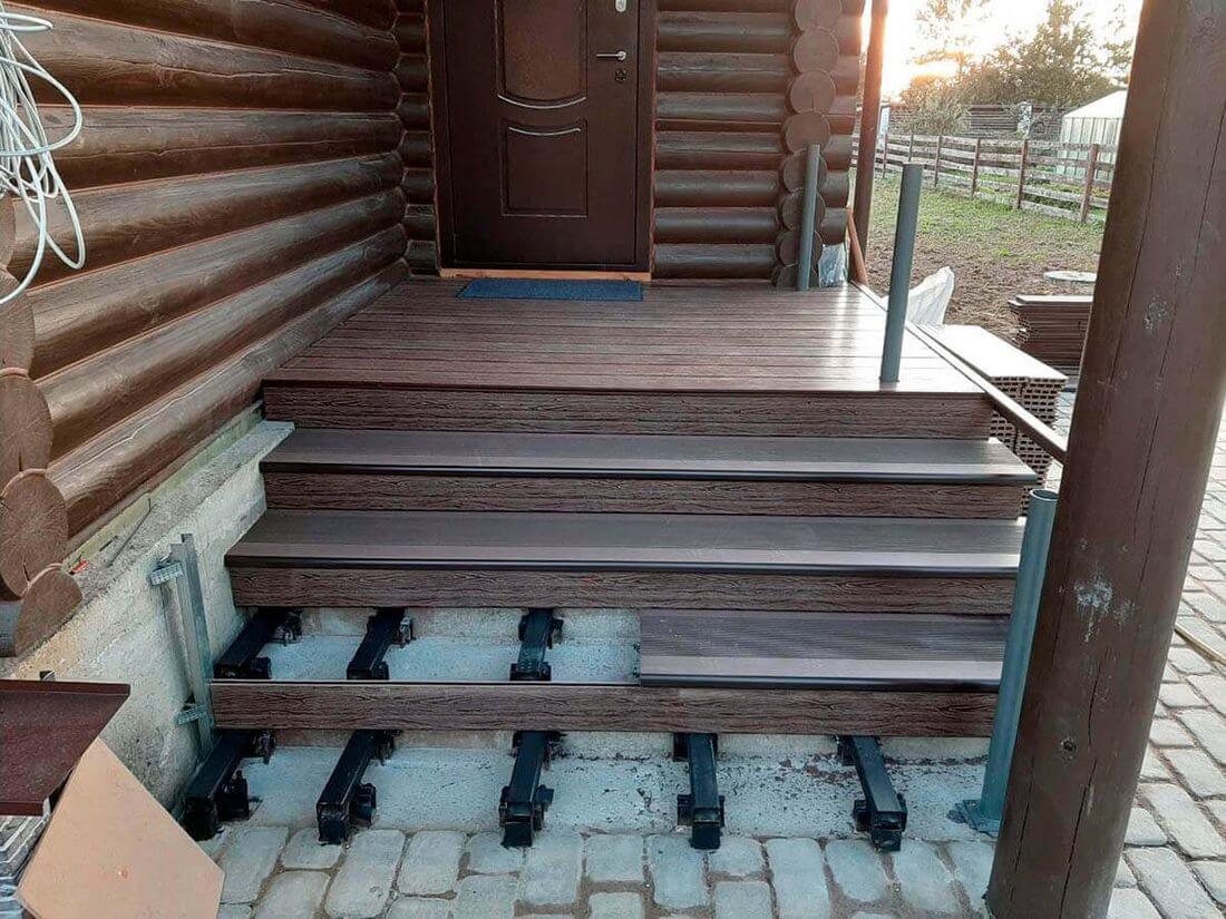 Монтаж ступеней из ДПК