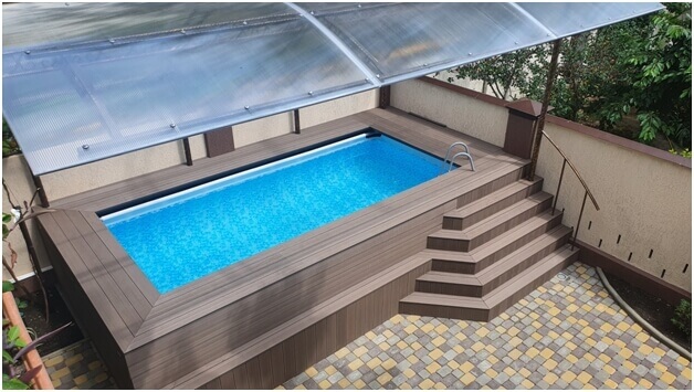 Терраса из ДПК возле бассейна